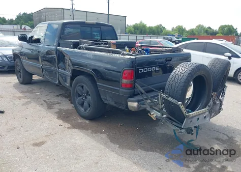 1998 Dodge Ram 1500 St z USA, uszkodzony, nr VIN 3B7HC12Y5WG170250